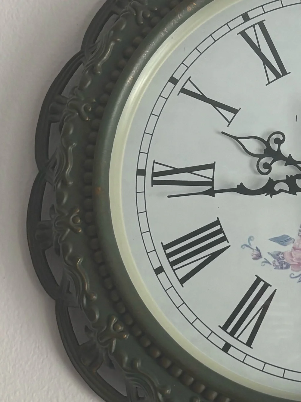 Vintage Style Ingraham Ornate Filigree Floral Design Quartz Wall Clock 10 in